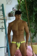 Oscarjockyellow1
