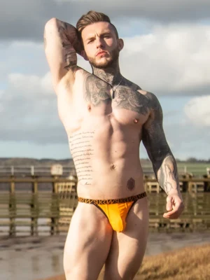 NewcastleBubbleThongLifestyleFront2